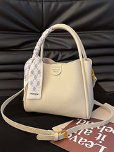 حقيبة يد اوف وايت عملية بسعة مناسبة وشريط ملون - KSA