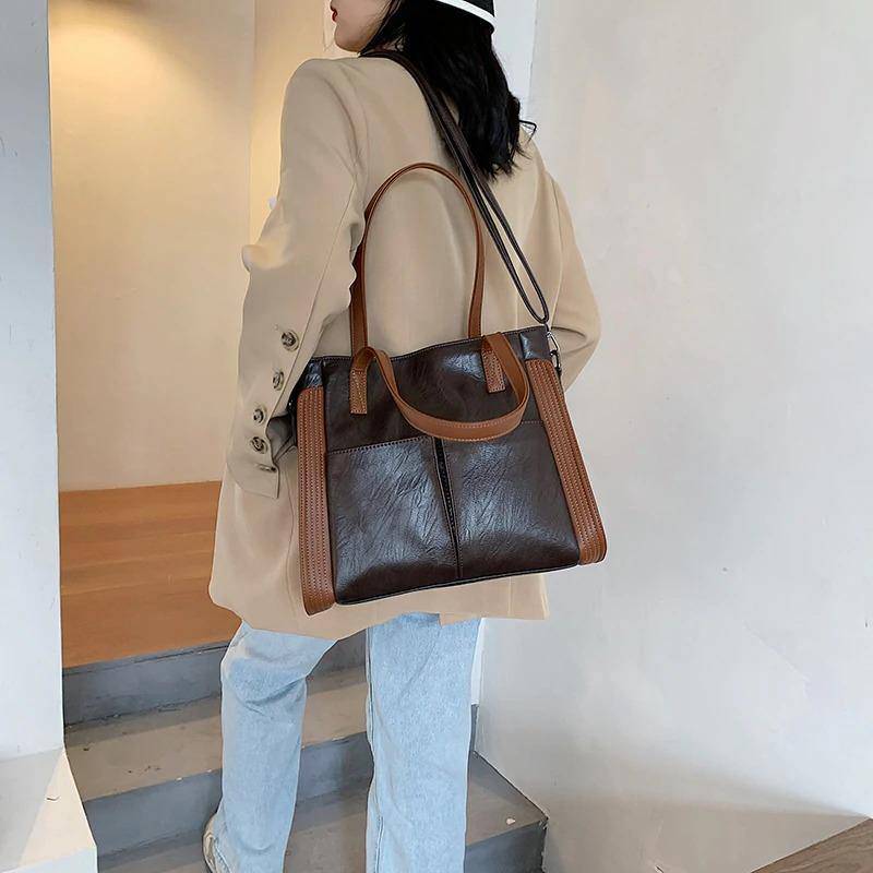 شنطة يد نسائية عصرية من الجلد المرن - بنى - KSA