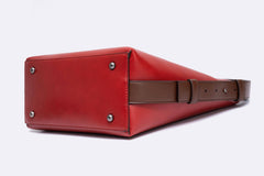 حقيبة نسائية باللون العنابى مربعة الشكل بحجم متوسط وتصميم أنيق - KSA