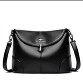 حقيبة كتف مرنة باللون الأسود يتم غلقها بقفل معدني بتصميم خارجي أنيق - KSA