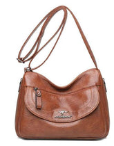 حقيبة نسائية بحزام طويل بجيب خارجي بعرض الحقيبة - KSA