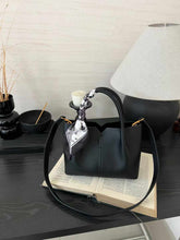 حقيبة يد نسائية سوداء عملية بسعة مناسبة و حزام للكتف قابل للتعديل اسود - KSA