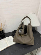 حقيبة كتف نسائية كبيرة الحجم لون رمادي غامق - KSA