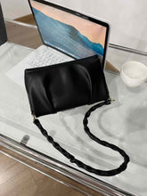 حقيبة كتف نسائية متوسطة الحجم بلون اسود - KSA