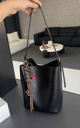 حقيبة كتف نسائية كبيرة الحجم عملية باللون الاسود - KSA