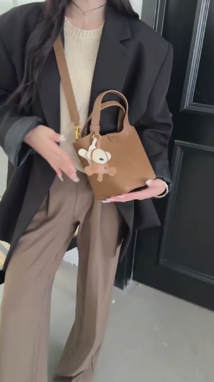 حقيبة يد نسائية كبيرة باللون البنى غامق بيد قصيرة