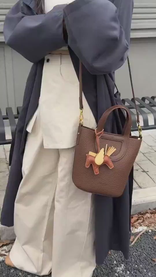 حقيبة يد نسائية صغيرة لون اسود بيد قصيرة