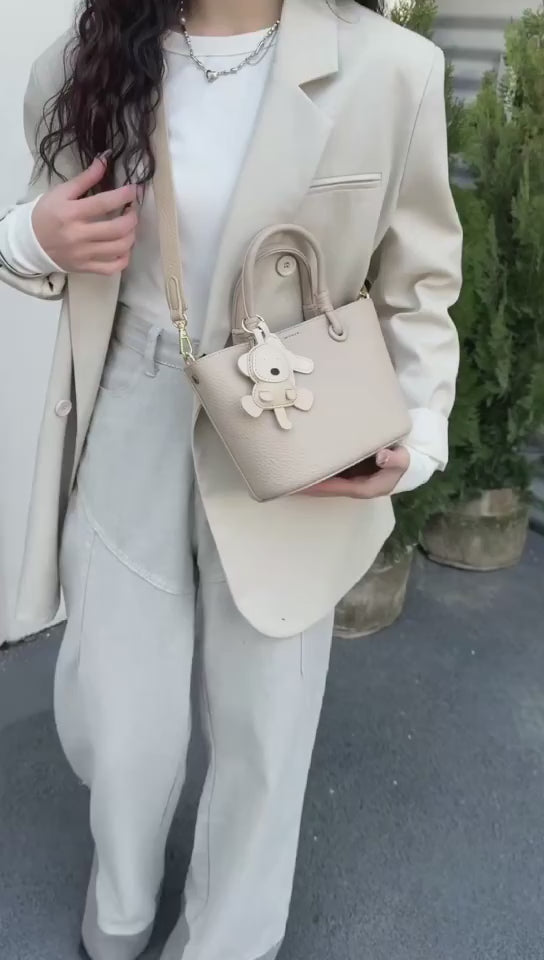 حقيبة يد نسائية بتصميم دلو لونها وردى