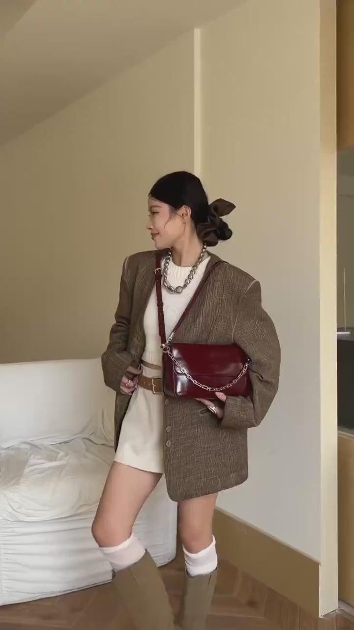 حقيبة كتف نسائية صغيرة الحجم مع سلسلة معدنية لون أزرق فاتح