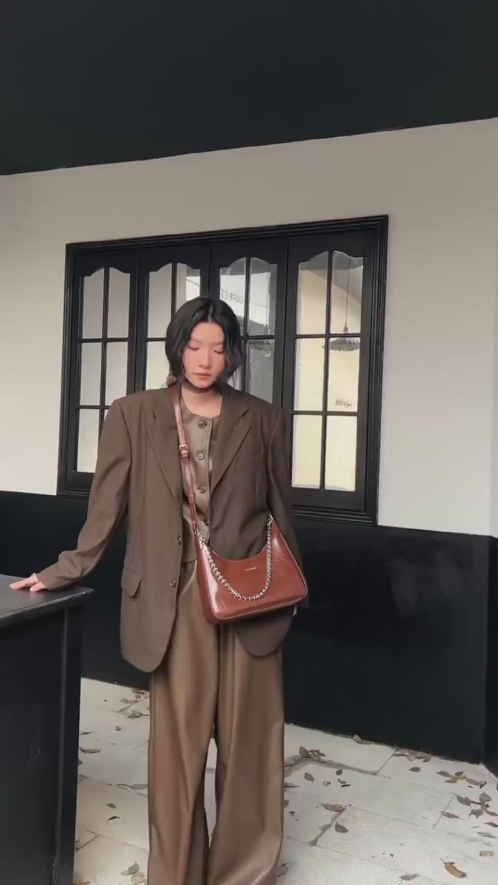 حقيبة كتف نسائية بسلسلة فضية بلون عنابي