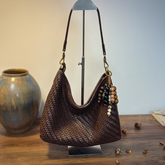 حقيبة كتف نسائية تصميم مضفر لون بني غامق - KSA