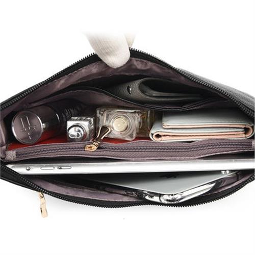 حقيبة كتف نسائية كروس بودي لون اسود منقوشة بفيونكات أنيقة