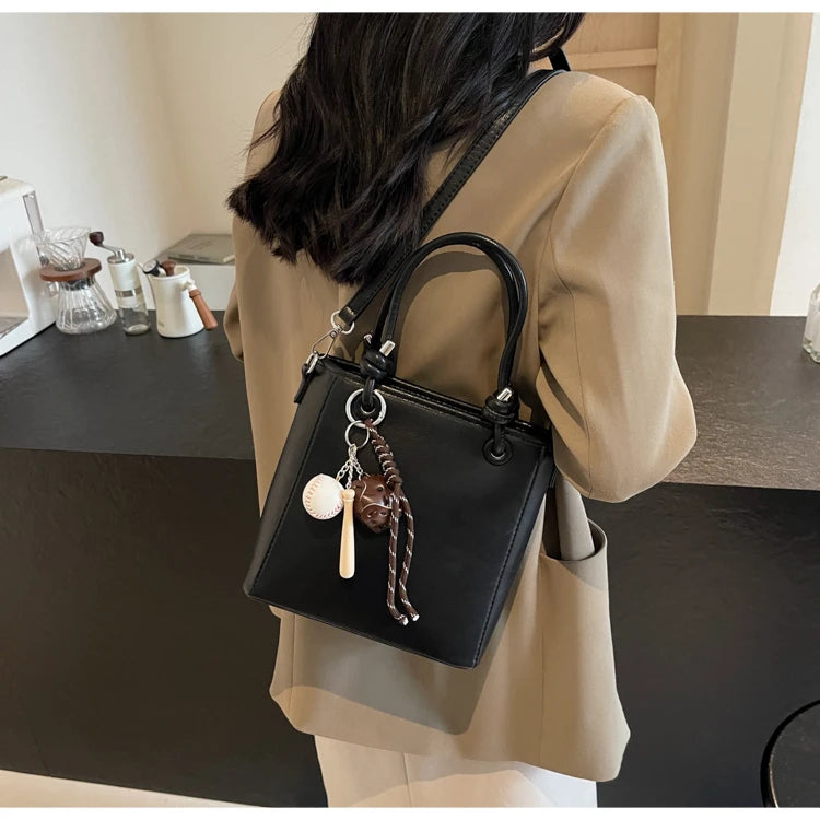 حقيبة يد نسائية متوسطة الحجم لون اسود - KSA