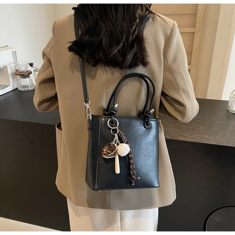 حقيبة يد نسائية متوسطة الحجم لون اسود - KSA