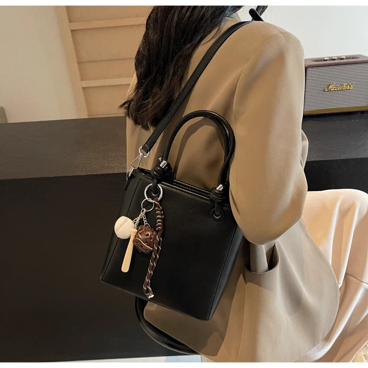 حقيبة يد نسائية متوسطة الحجم لون اسود - KSA