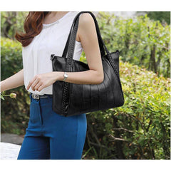 شنطة يد كبيرة جلدية فخمة مصممة لتميزك - اسود - KSA