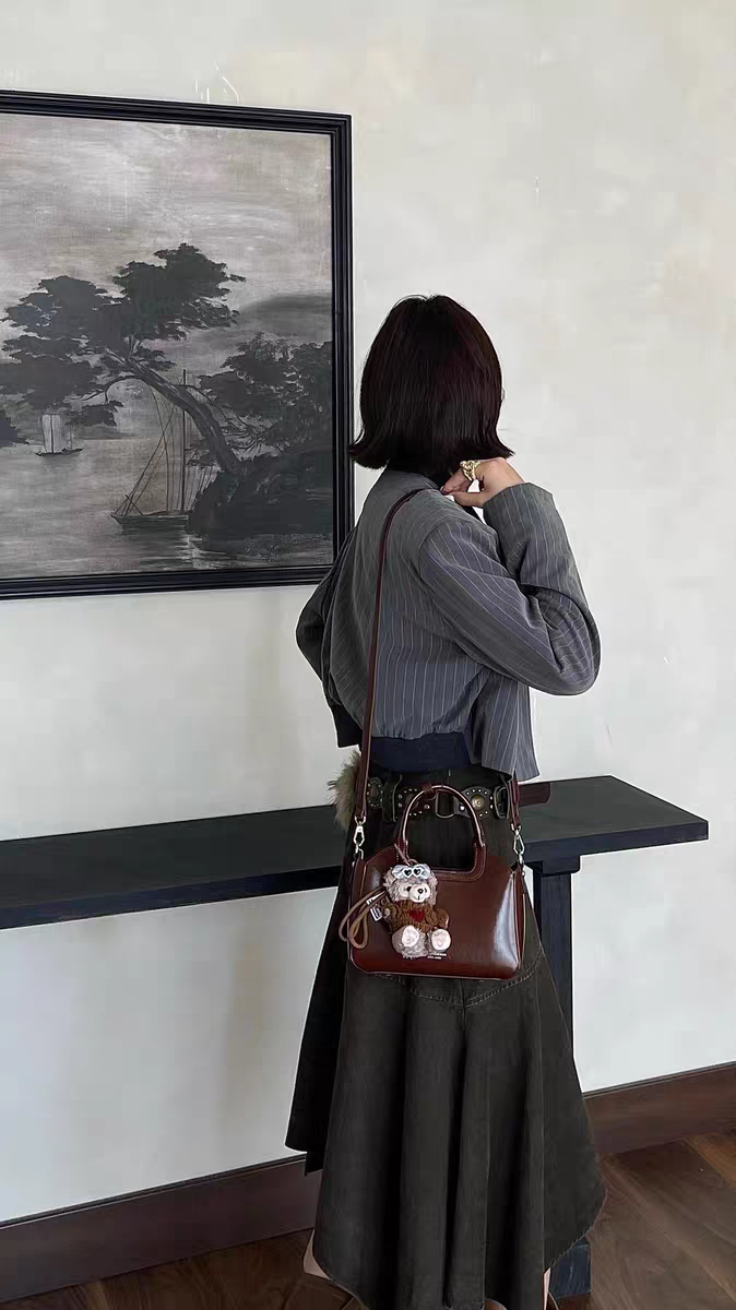 حقيبة يد نسائية متوسطة الحجم بمقابض علوية قصيرة لون بني - KSA