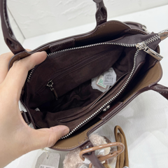 حقيبة يد نسائية متوسطة الحجم بمقابض علوية قصيرة لون بني - KSA