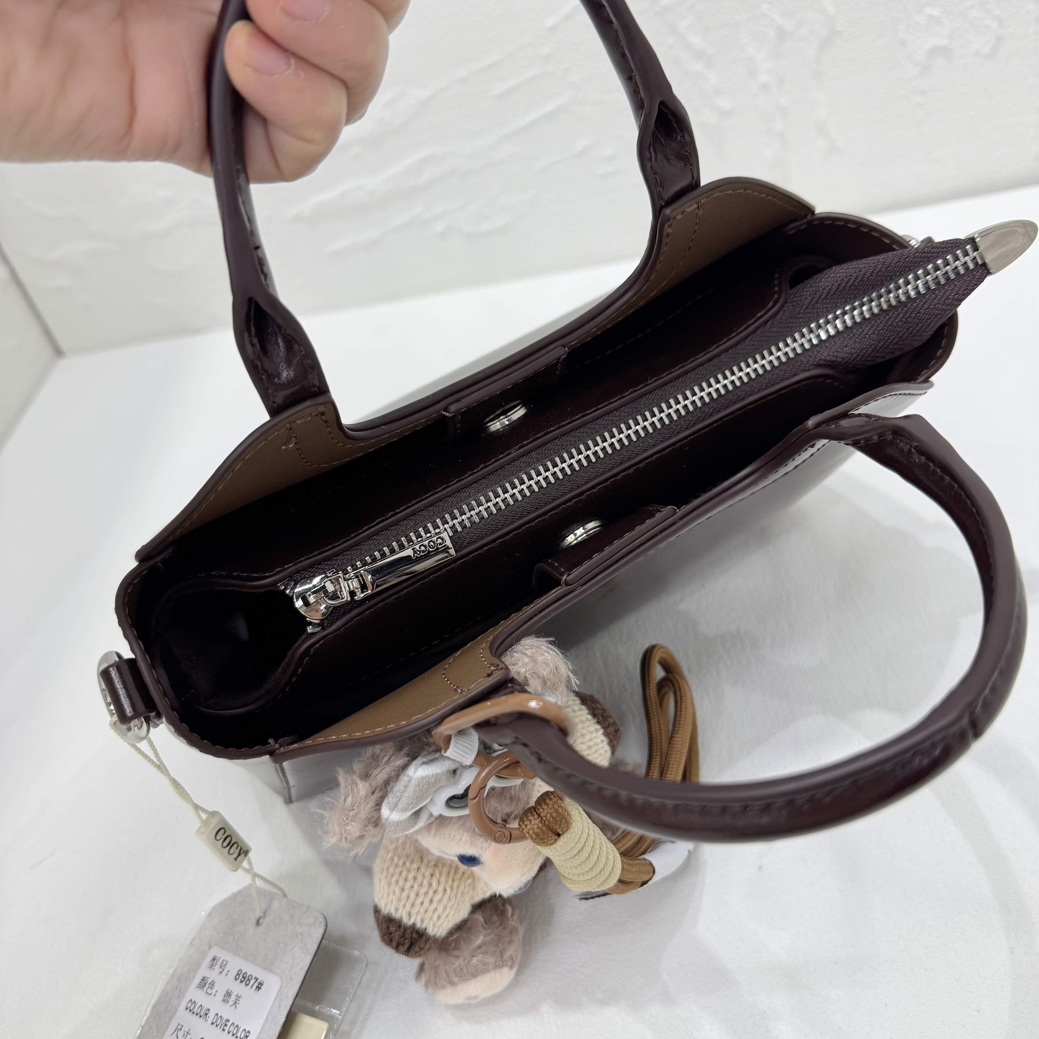 حقيبة يد نسائية متوسطة الحجم بمقابض علوية قصيرة لون بني - KSA