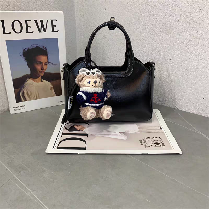 حقيبة يد نسائية متوسطة الحجم بمقابض علوية قصيرة لون اسود - KSA