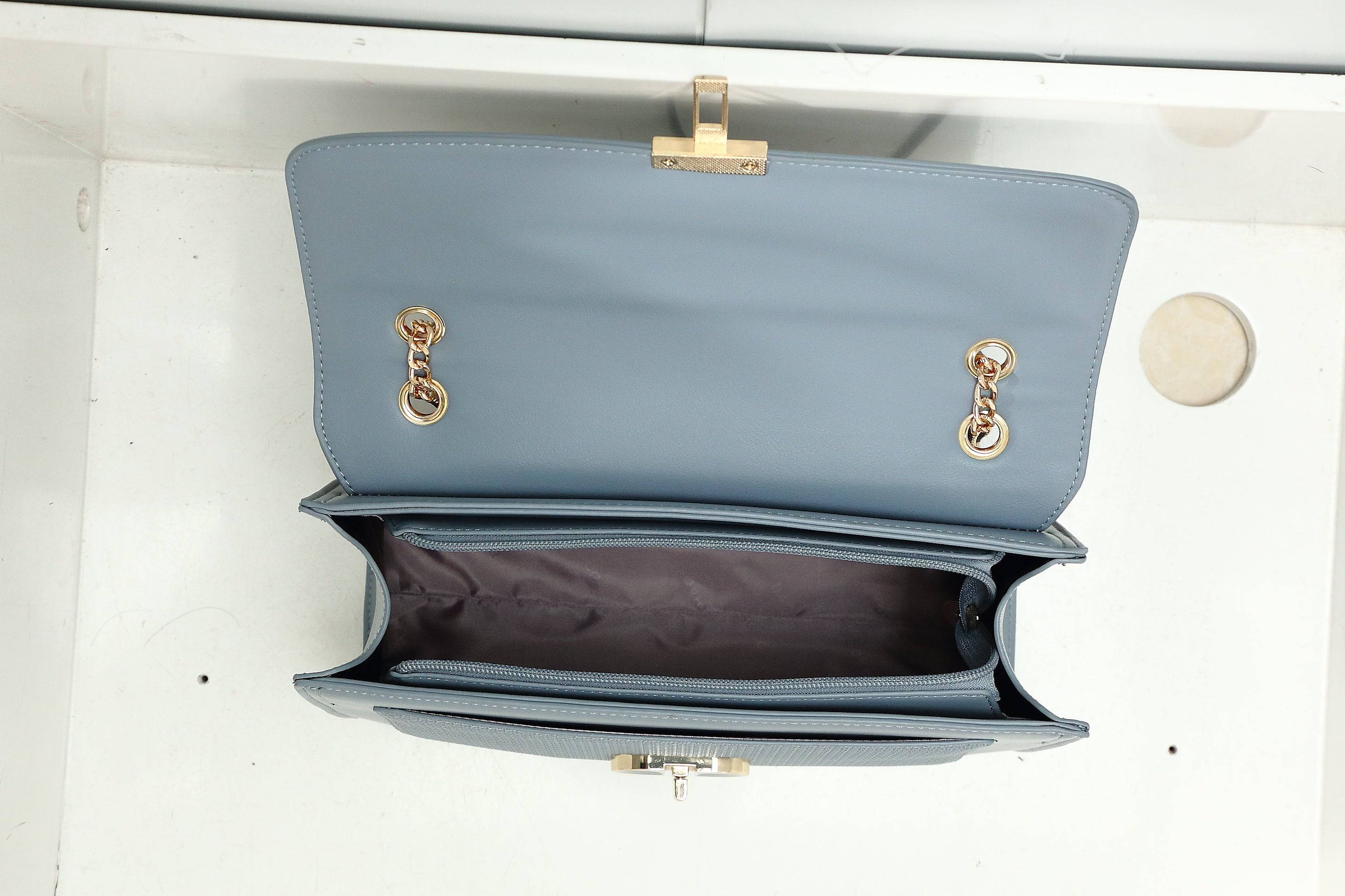 حقيبة كروس بودي بحزام سلسلة مربعة الشكل وبحجم متوسط - KSA
