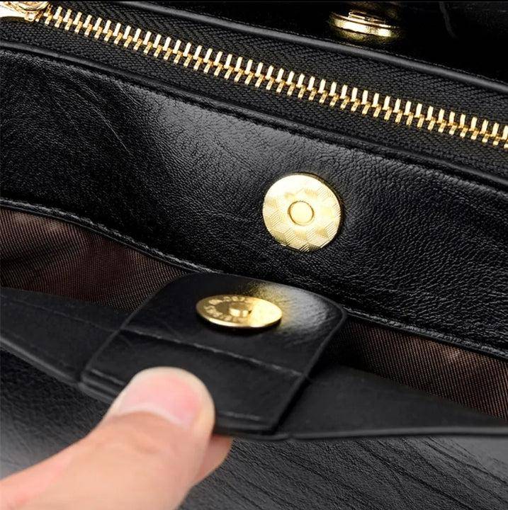 حقيبة كتف باللون الازرق الغامق وذراع بنى اللون متوسطة الحجم وبملمس ناعم - KSA