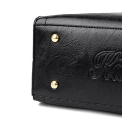 حقيبة كتف باللون الازرق الغامق وذراع بنى اللون متوسطة الحجم وبملمس ناعم - KSA