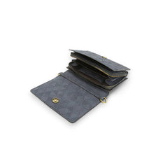 حقيبة كتف صغيرة باللون الأوف وايت حزام للكتف ومنقوشة من الخارج بدرجتين من نفس درجة لون الحقيبة. - KSA