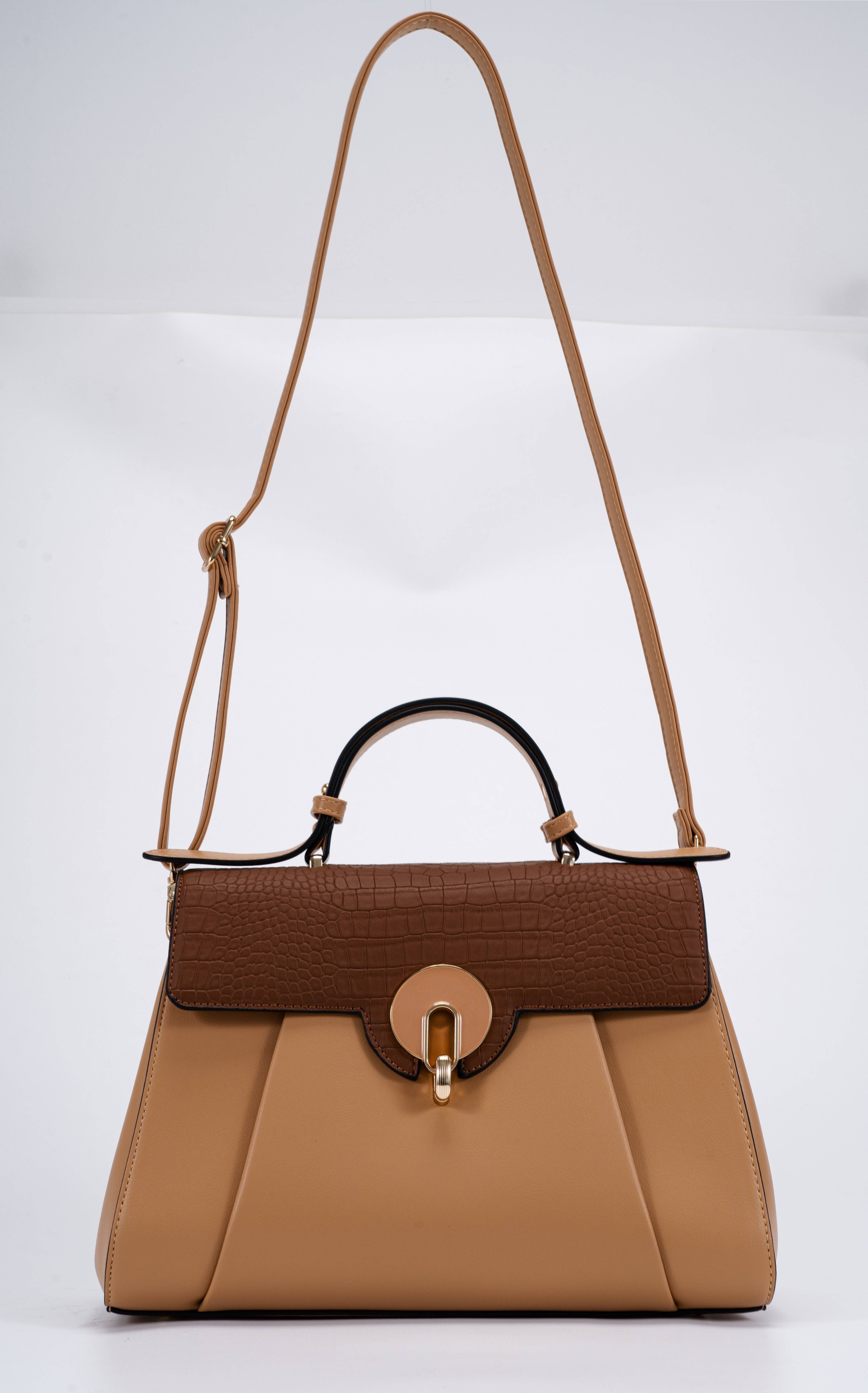 حقيبة يد نسائية باللون البنى بتصميم مختلف يجمع بين درجاتين لنفس اللون. - KSA
