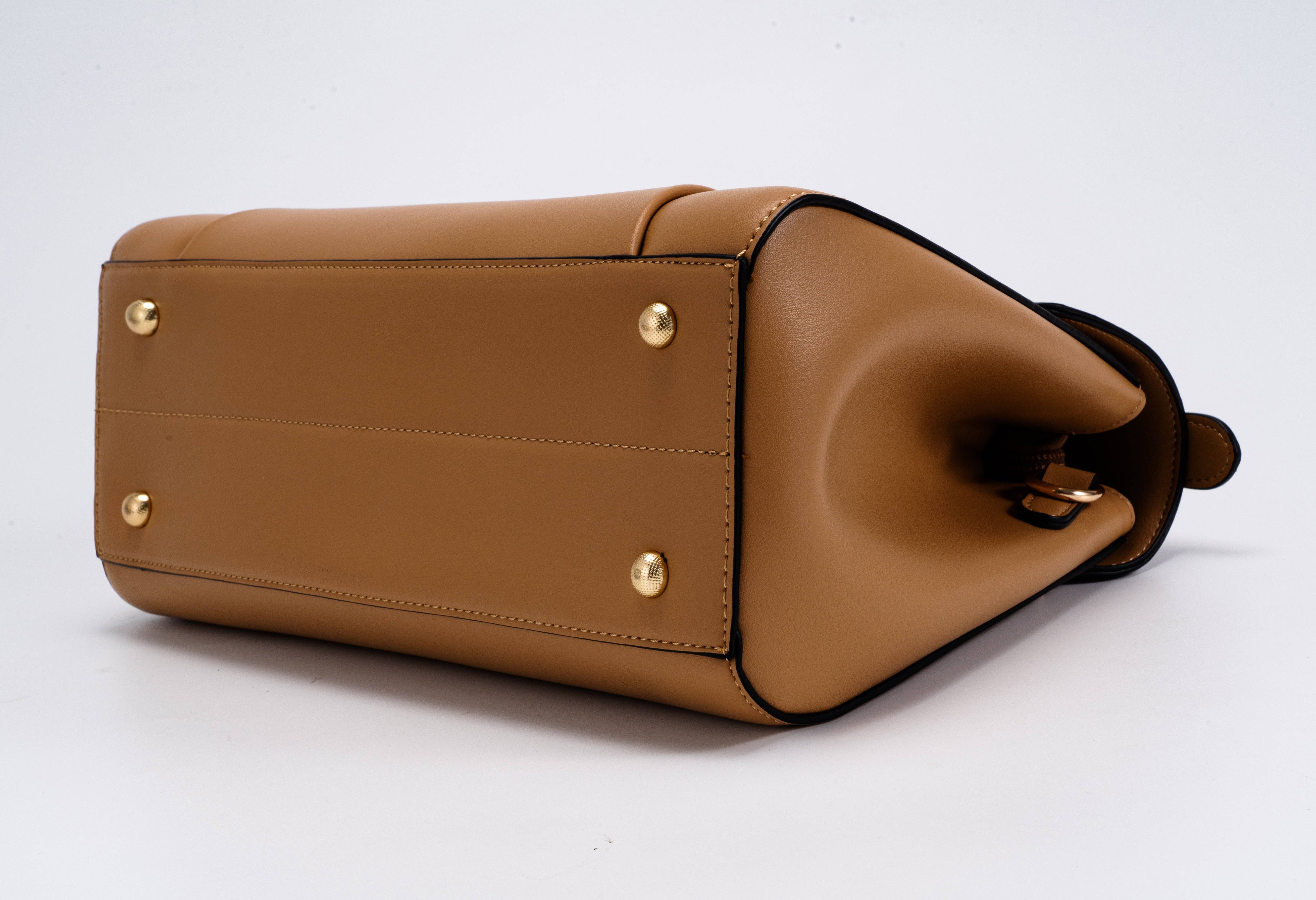 حقيبة يد نسائية باللون البنى بتصميم مختلف يجمع بين درجاتين لنفس اللون. - KSA