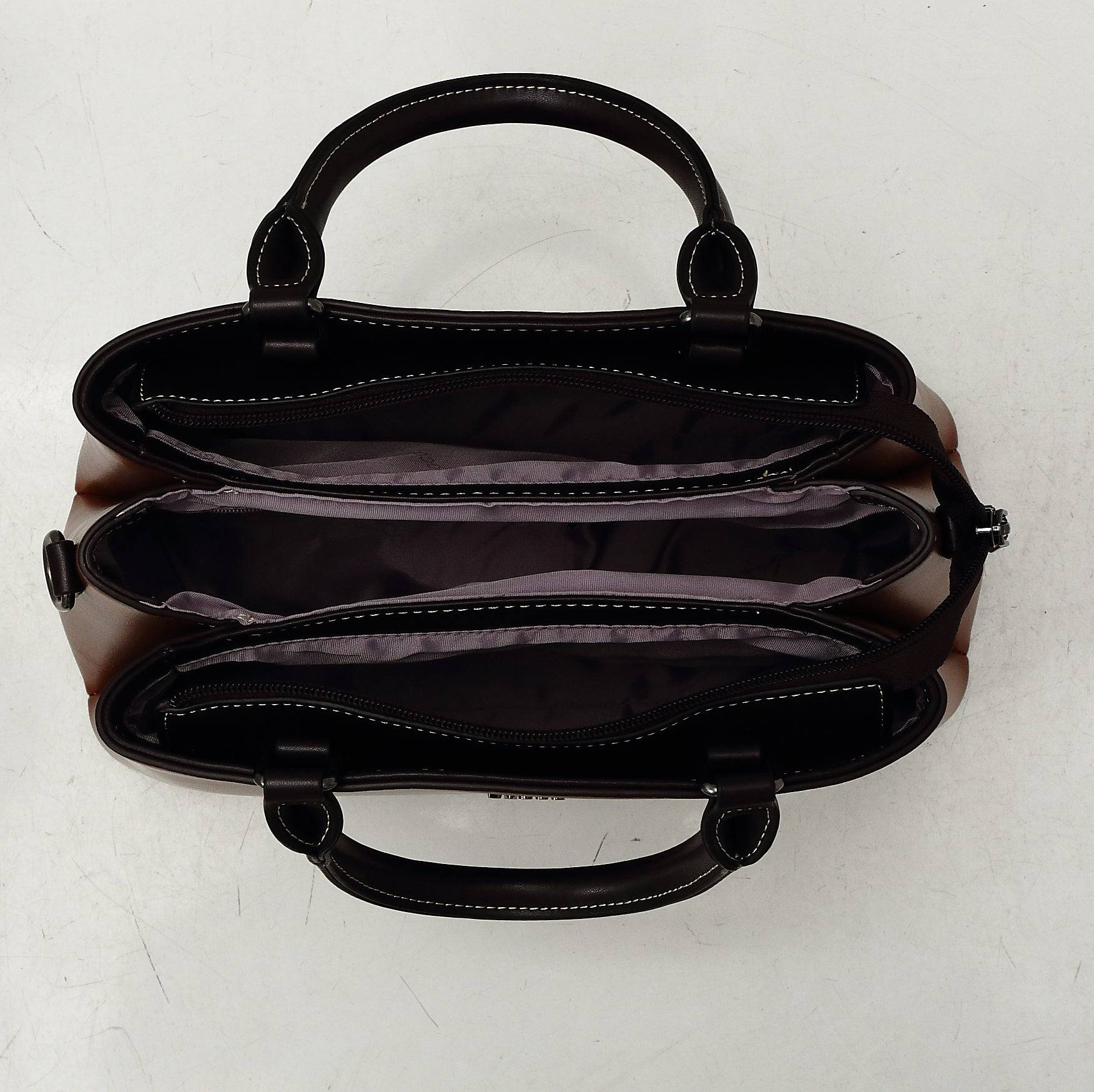 حقيبة يد نسائية باللون البيج بملمس ناعم ويد مريحة وحزام طويل للكتف - KSA