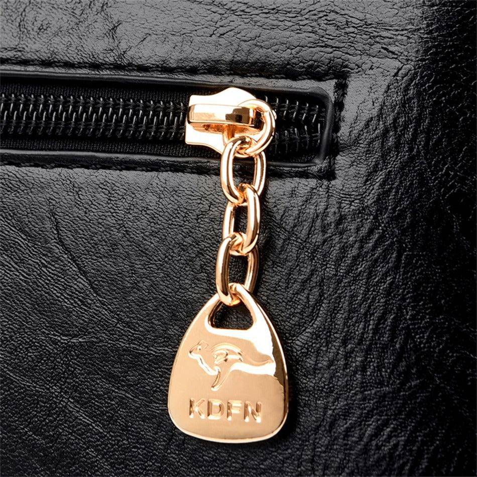 شنطة يد صغيرة بتصميم فاخر وخامة جلدية - ازرق - KSA