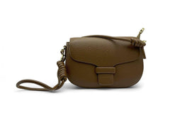 حقيبة كتف نسائية باللون البنى مستطيلة و صغيرة الحجم بتصميم بسيط ومساحة داخلية مناسبة - KSA