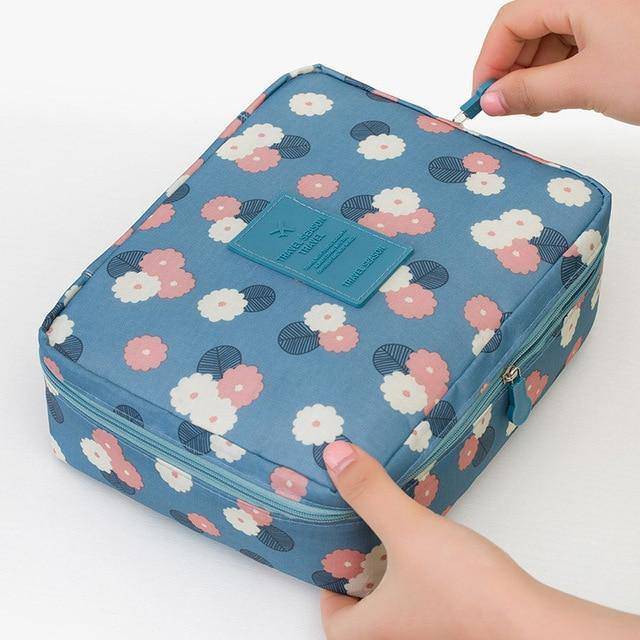 شنطة مكياج صغيرة عملية من القماش بتصميم مميز - ازرق