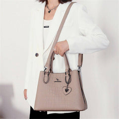 شنطة يد نسائية كبيرة جلد بتصميم فاخر ولون مريح - بيج - KSA