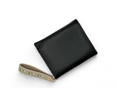 محفظة نسائية صغيرة باللون الاسود مستطيلة الشكل بيد لتعليق المحفظة في الحقيبة أو على يديكِ - KSA