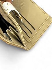 محفظة نسائية باللون البيج بشكل أنيق ومحكمة الغلق بقطعة حزام إضافية - KSA