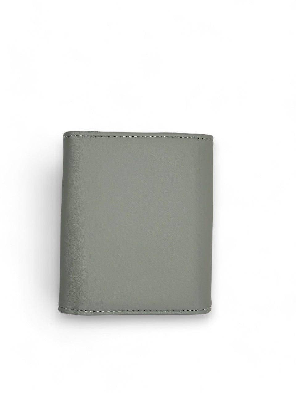 محفظة نسائية باللون الازرق بتصميم بسيط وحجم مناسب - KSA