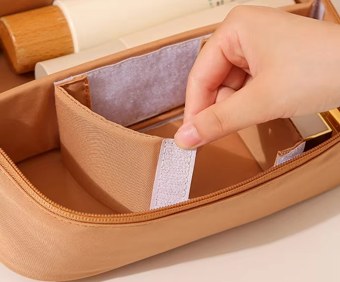 حقيبة مكياج منظمة فاخرة لون بيج ناعم - KSA