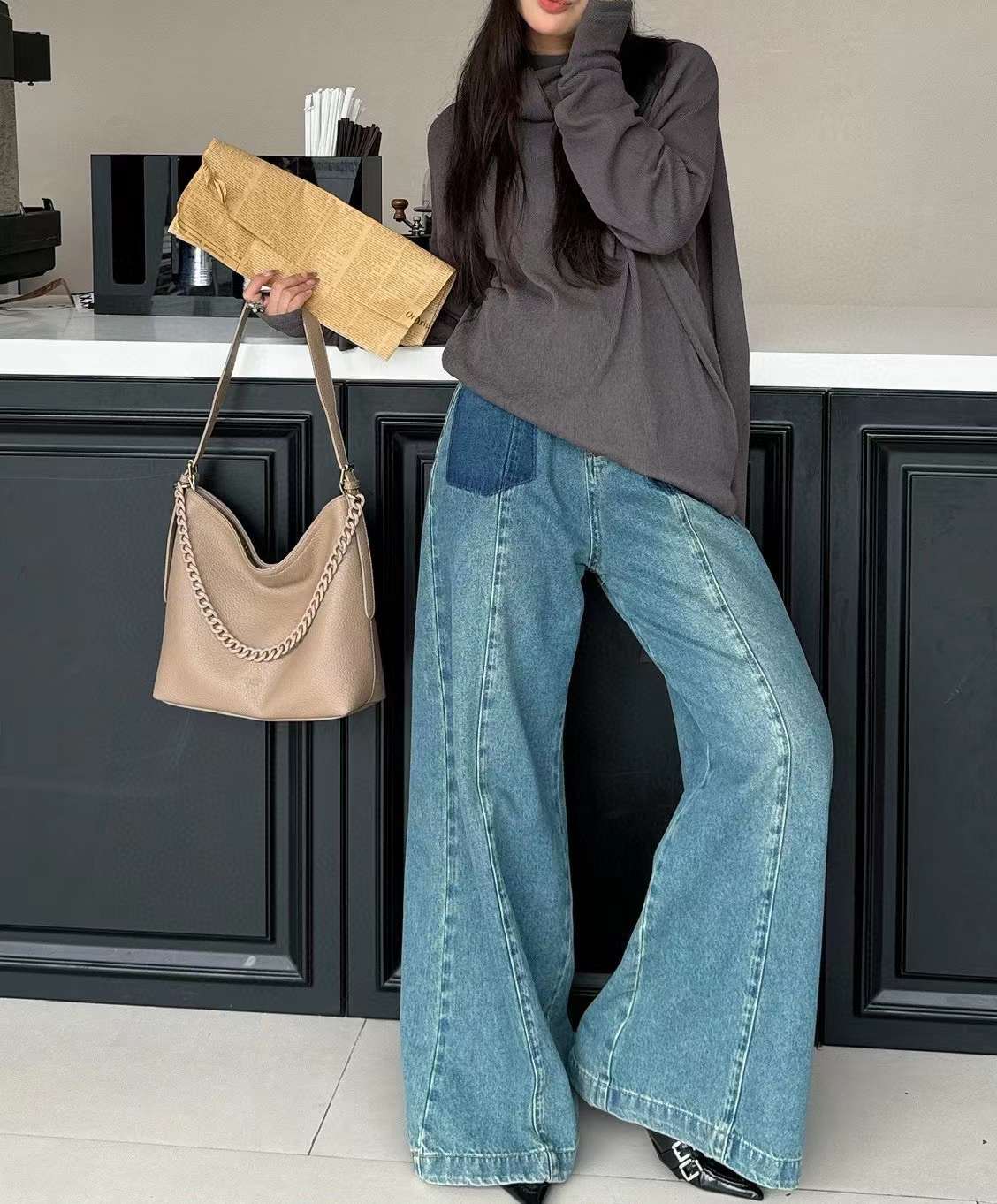 حقيبة كتف مميزه بتصميم عصري وسلسلة باللون البيج - KSA