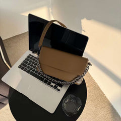 حقيبة كتف نسائية عملية صغيرة الحجم باللون البني