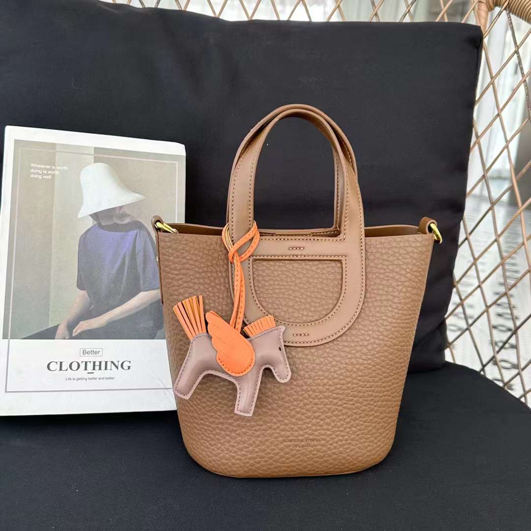 حقيبة يد نسائية صغيرة لون بني بيد قصيرة - KSA