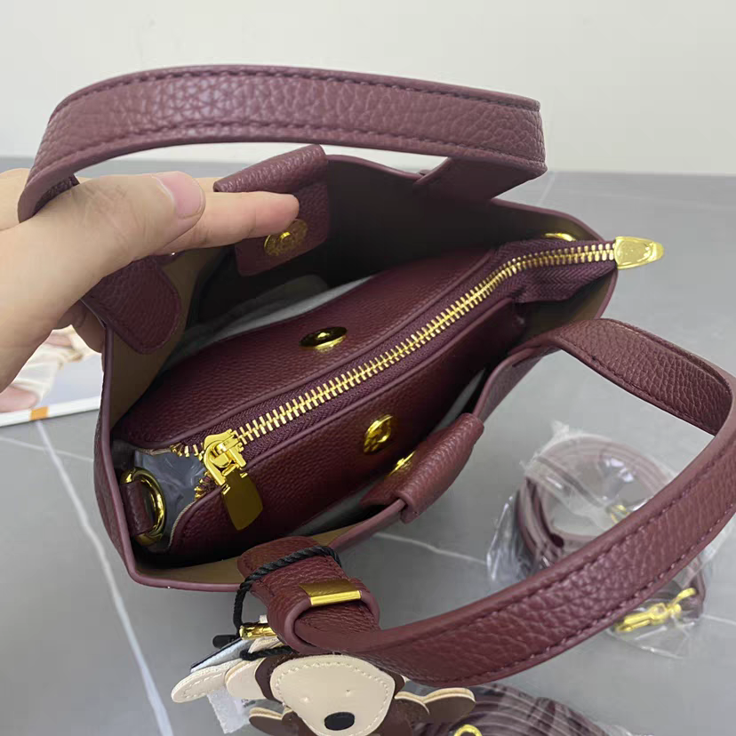 حقيبة يد نسائية كبيرة لون رمادي غامق بيد قصيرة - KSA