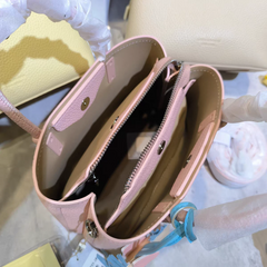 حقيبة يد نسائية صغيرة أنيقة مع حليّة حصان طائر لون بيج - KSA