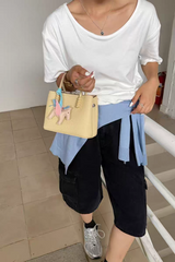 حقيبة يد نسائية صغيرة أنيقة مع حليّة حصان طائر لون بيج - KSA