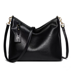 حقيبة كتف متوسطة الحجم بجيب خارجي لون اسود وذراع اضافي