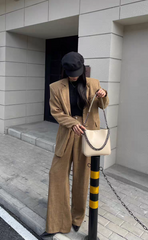 حقيبة كتف بيج كلاسيكية مع لمسة عصرية وسلسلة - KSA