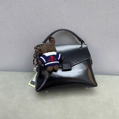 حقيبة يد نسائية صغيرة الحجم مع تعليقة دب لون اسود - KSA