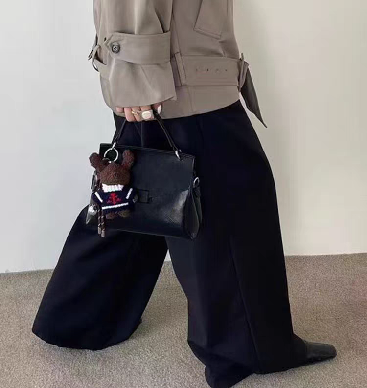 حقيبة يد نسائية صغيرة الحجم مع تعليقة دب لون اسود - KSA