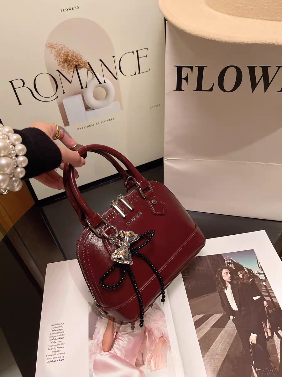 حقيبة يد نسائية صغيرة الحجم تصميم دوم لون عنابي - KSA